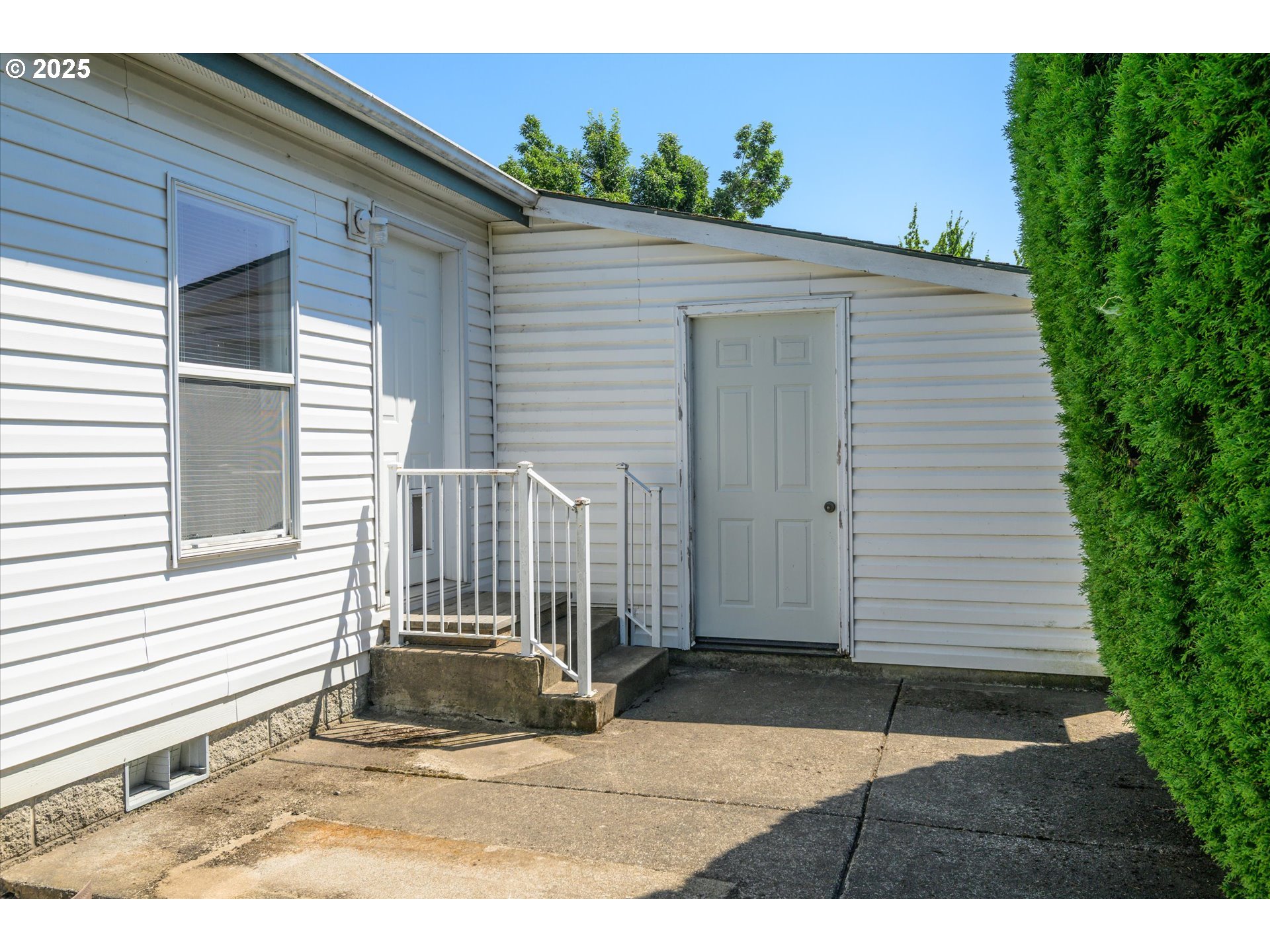 2668 Maia Loop Springfield, OR 97477 - Photo 24 of 28 a view of a house with a door
