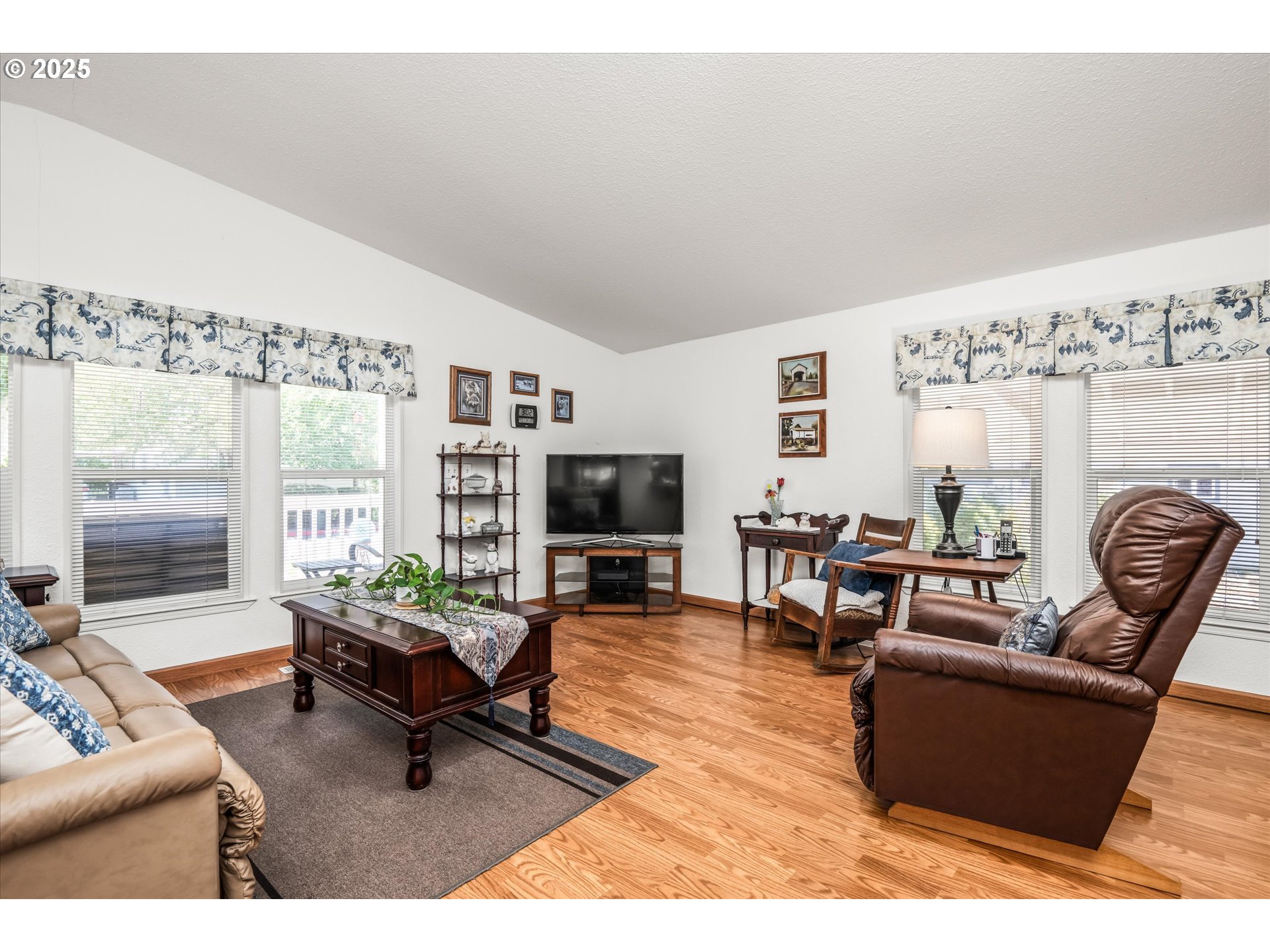 2668 Maia Loop Springfield, OR 97477 - Photo 6 of 28 a living room with furniture and a flat screen tv