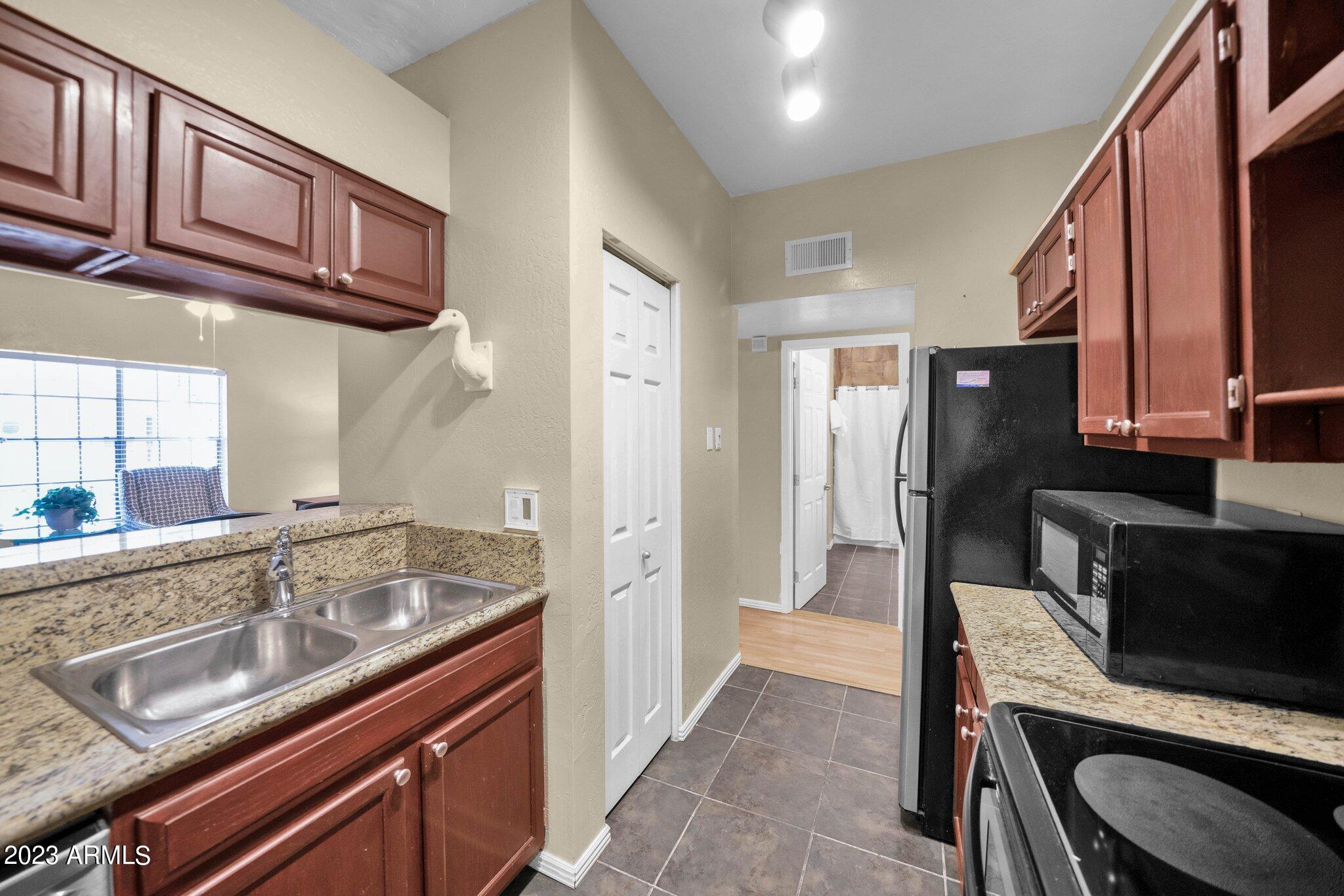 1126 West Elliot Road, Unit 1064 Chandler, AZ 85224 - Photo 15 of 19 16-web-or-mls-DSC05789