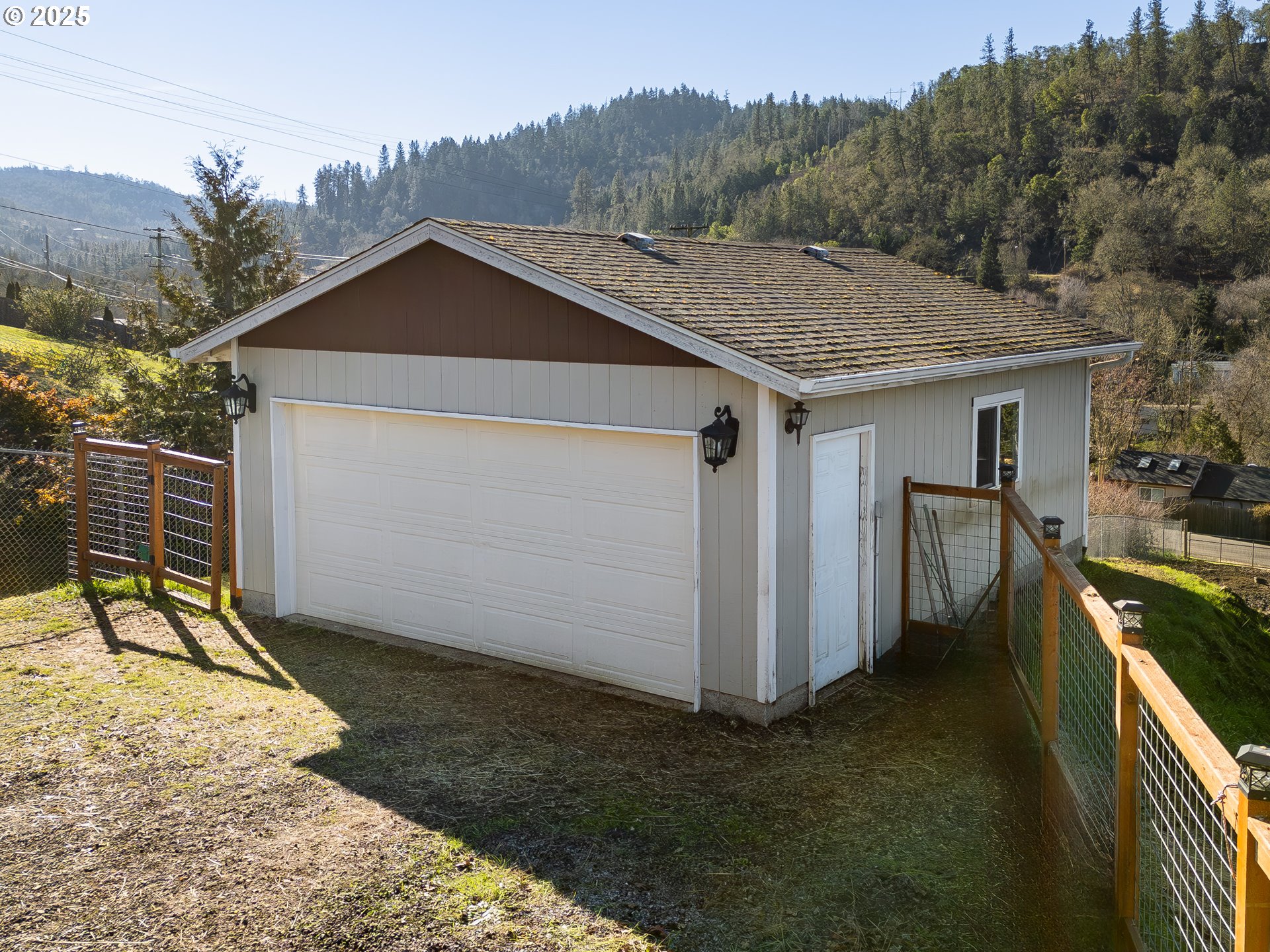 320 Cegavske Lane Roseburg, OR 97470 - Photo 3 of 45