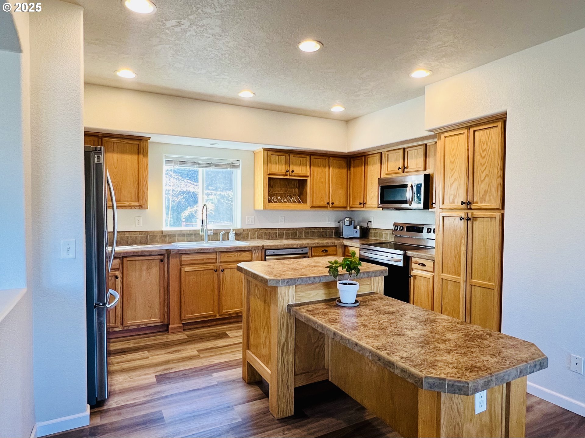 320 Cegavske Lane Roseburg, OR 97470 - Photo 10 of 45