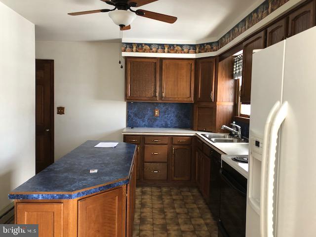 10 Picnic Woods Circle Lititz, PA 17543 - Photo 4 of 16