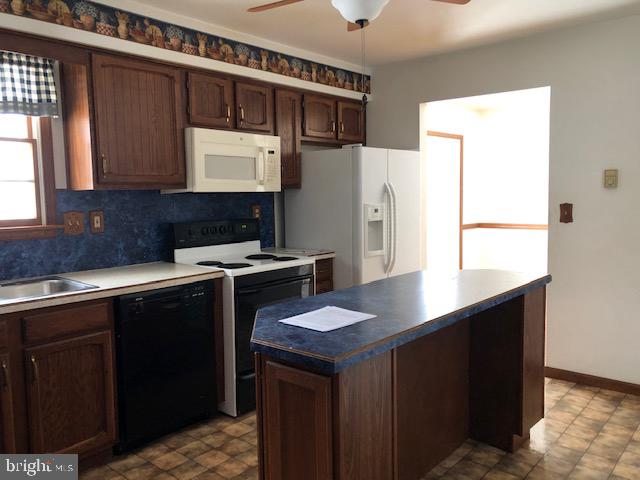 10 Picnic Woods Circle Lititz, PA 17543 - Photo 5 of 16