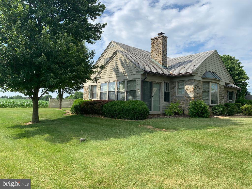 260 Koser Road Lititz, PA 17543 - Photo 4 of 22