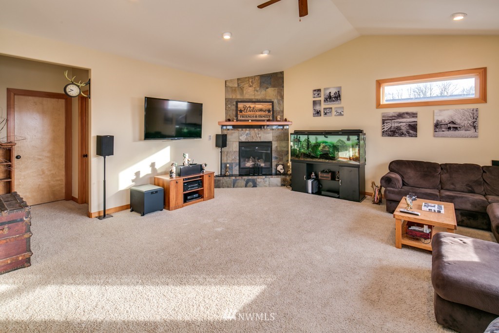 599 Arthurs Way Sumas, WA 98295 - Photo 3 of 23 Gallery Image 3