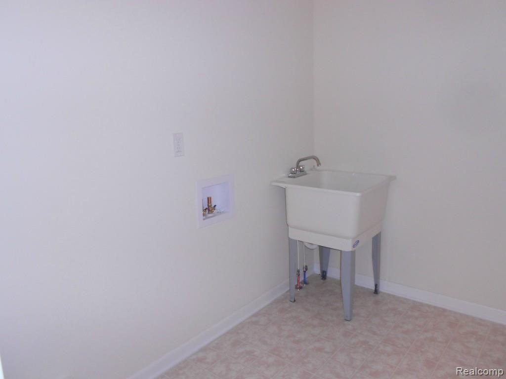 27585 Cromwell Road Novi, MI 48374 - Photo 23 of 25 DSCN3396.jpg