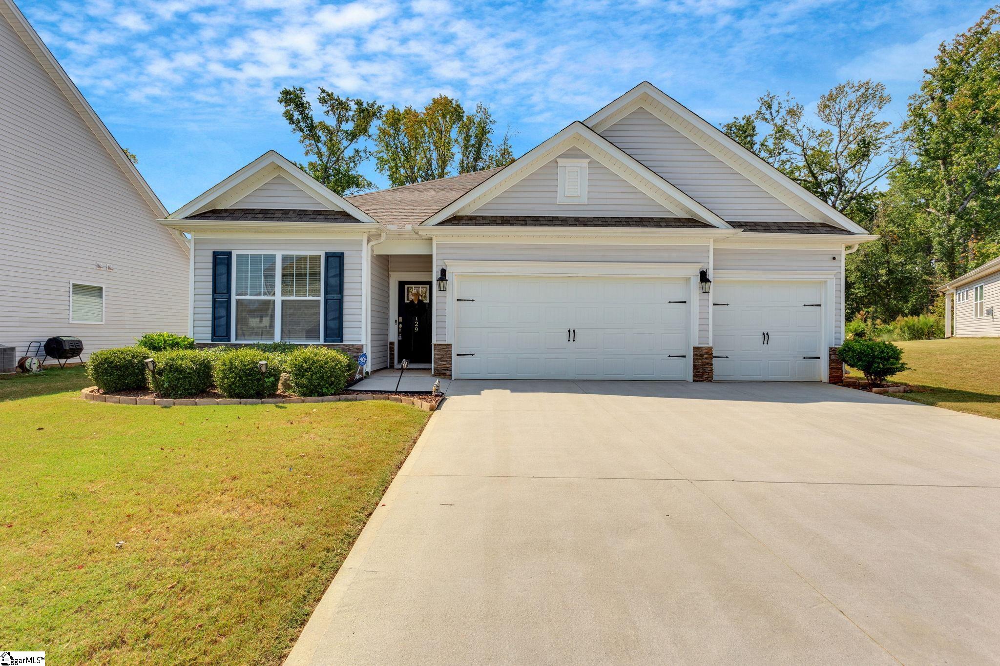 129 Yellow Fox Road Greer, SC 29650 - Photo 3 of 37 Gallery Image 3