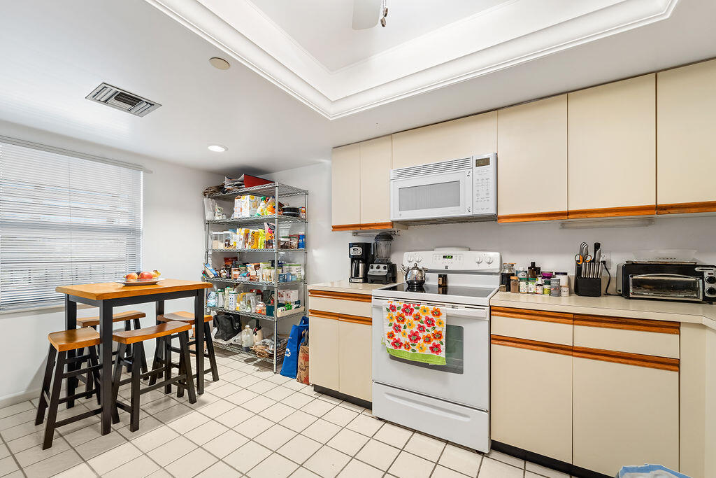 356 Golfview Road, Unit 505 North Palm Beach, FL 33408 - Photo 5 of 30 356golfview505NPB5-1