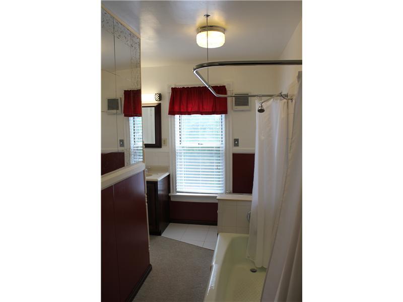 104 Summit Street Butler, PA 16001 - Photo 11 of 22 Full Bath.