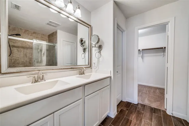 a en suite bathroom with a sink and a mirror