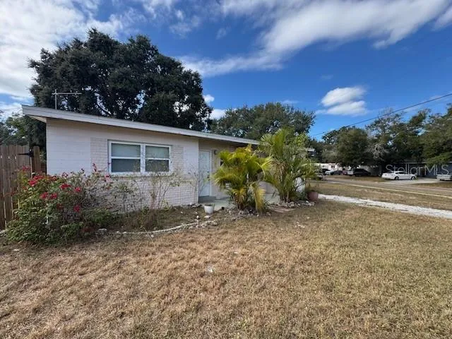 $1,895 | 9300 90th Avenue, Seminole, FL 33777