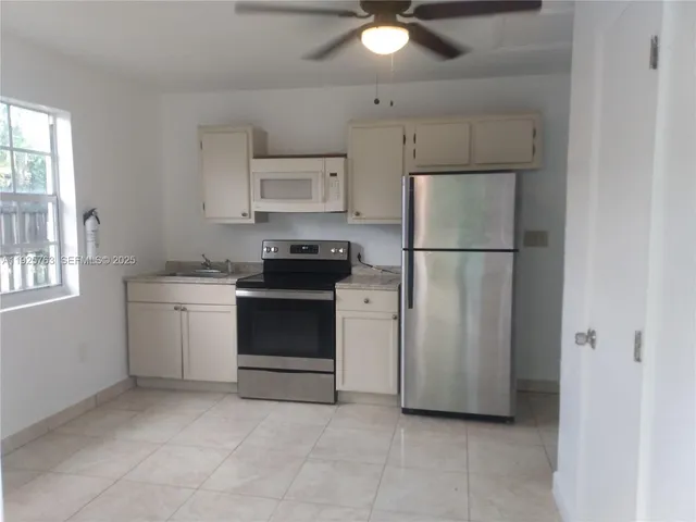 $1,300 | 980 Northwest 109th Street, Unit BREAR, Miami, FL 33168
