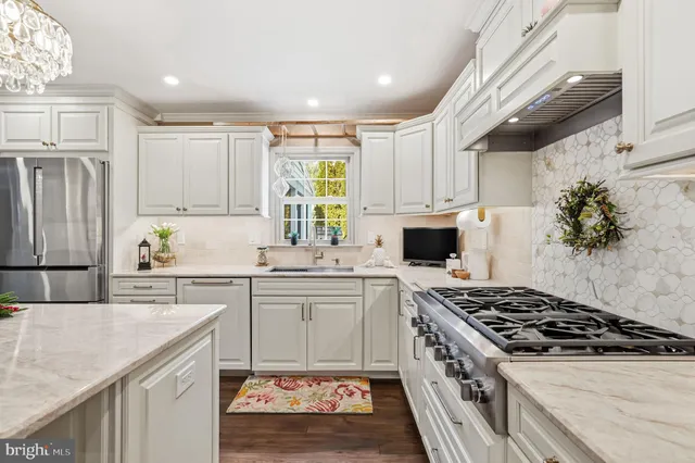 $875,000 | 6 Abington Road, Mount Laurel, NJ 08054