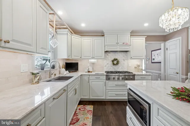 $875,000 | 6 Abington Road, Mount Laurel, NJ 08054