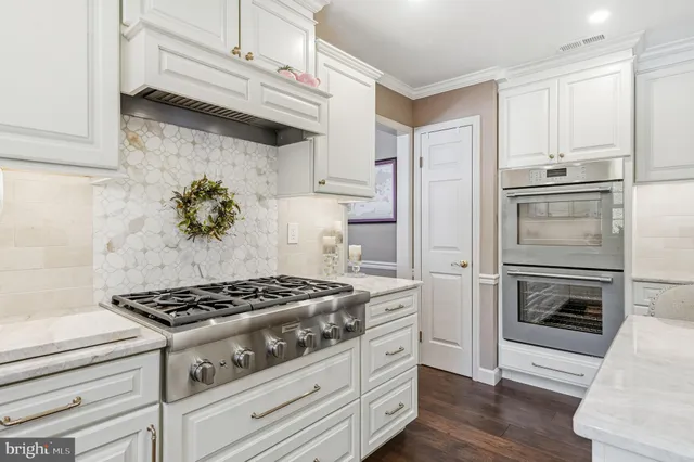 $875,000 | 6 Abington Road, Mount Laurel, NJ 08054