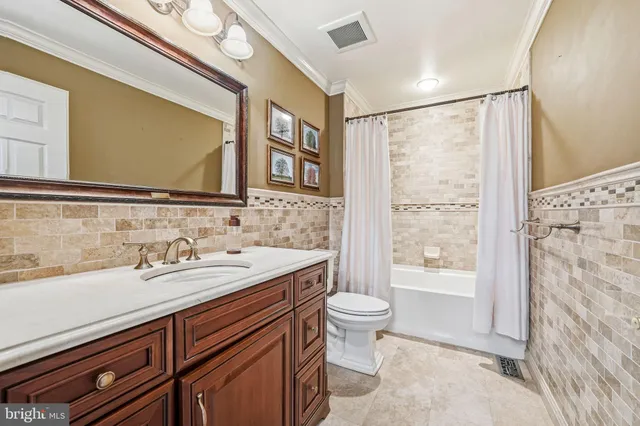 $875,000 | 6 Abington Road, Mount Laurel, NJ 08054