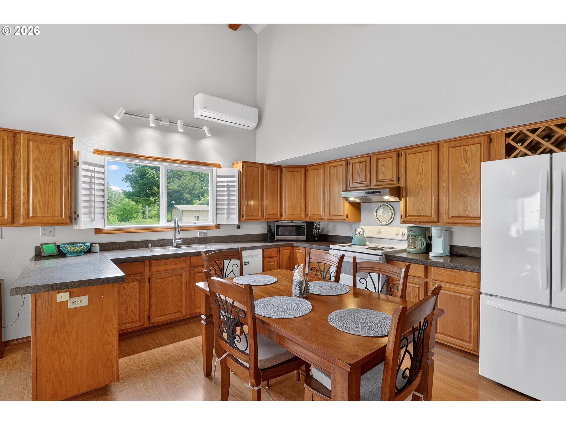 5833 Southwest Garden Home Road Portland, OR 97219 - Photo 20 of 43 Kitchen