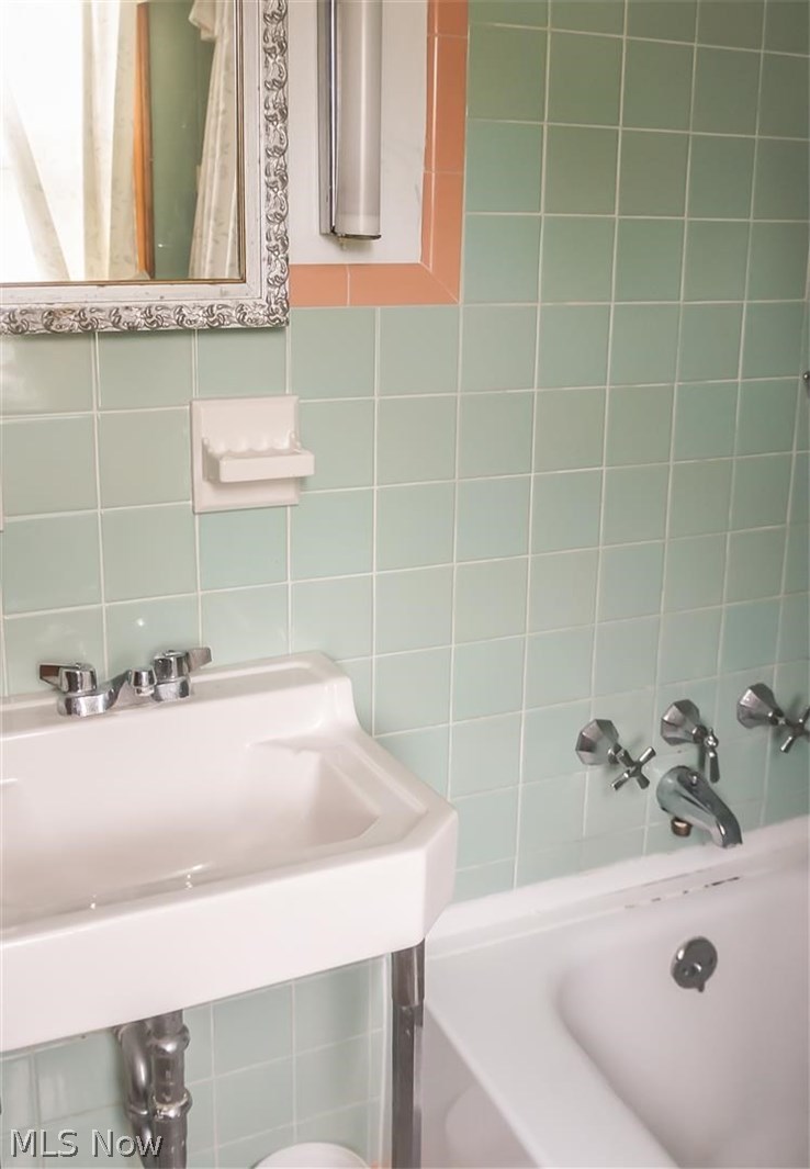 4684 Anderson Road Cleveland, OH 44121 - Photo 13 of 30