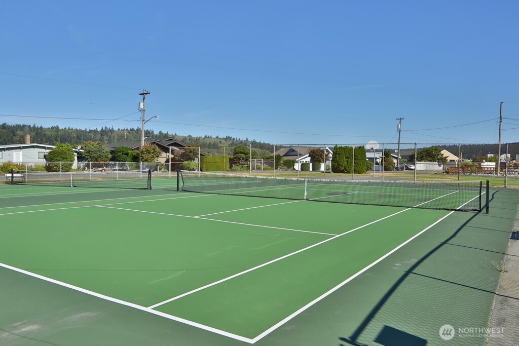 8122 Autumn Lane Clinton, WA 98236 - Photo 33 of 35 a view of a tennis court