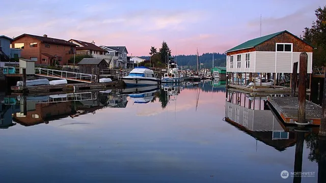 $774,000 | 8122 Autumn Lane, Clinton, WA 98236