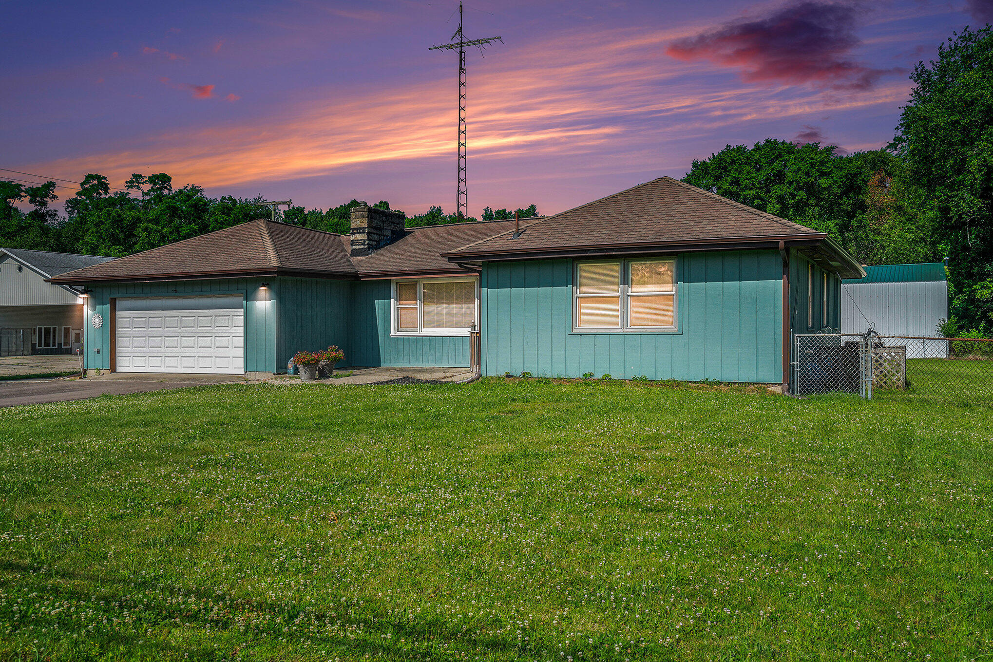 53266 Highway 131 Three Rivers, MI 49093 - Photo 2 of 24 002_dsc05714_twilight_122