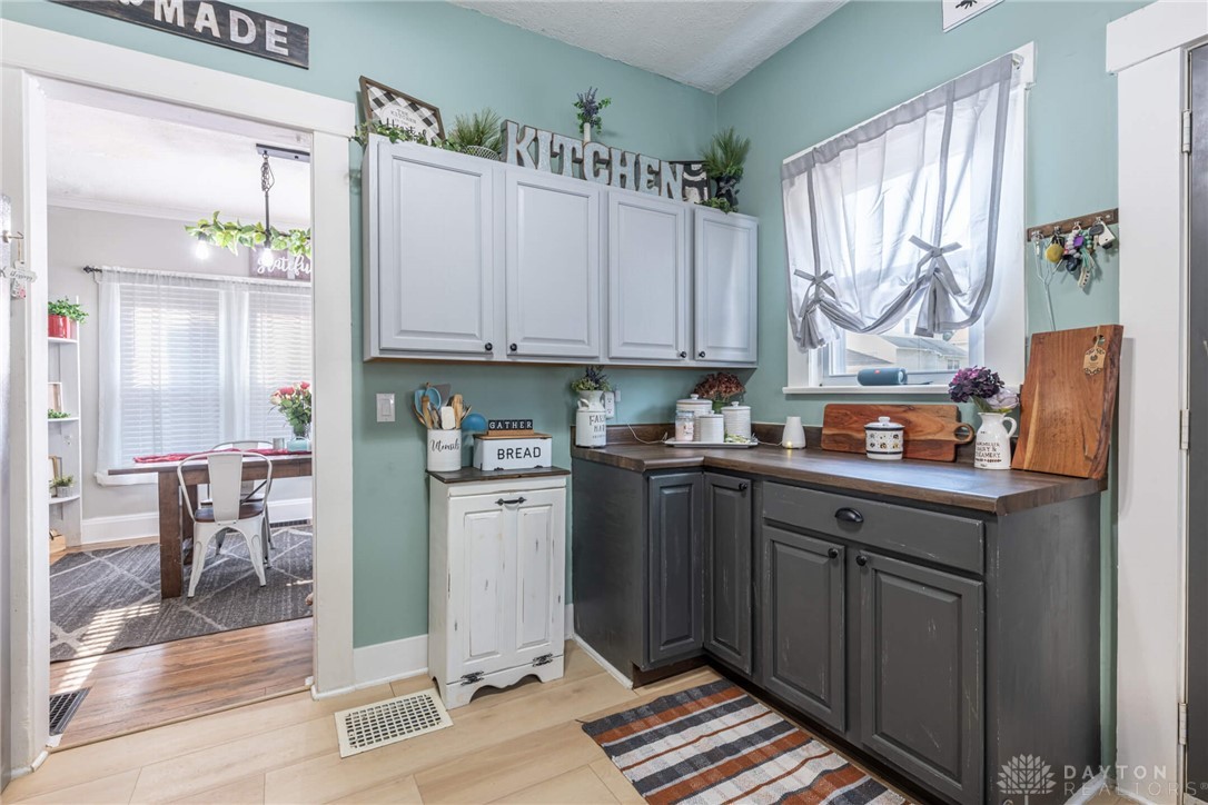 308 Ridge Road Springfield, OH 45503 - Photo 10 of 34