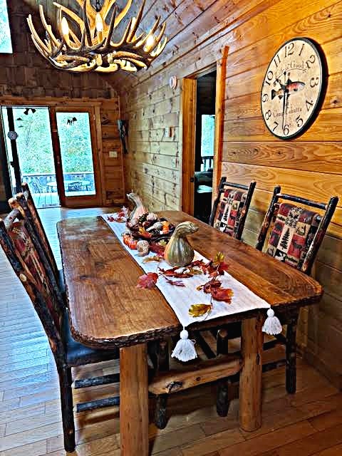 533 Mangum's Trail Blue Ridge, GA 30513 - Photo 7 of 29 Kitchen Eating Area