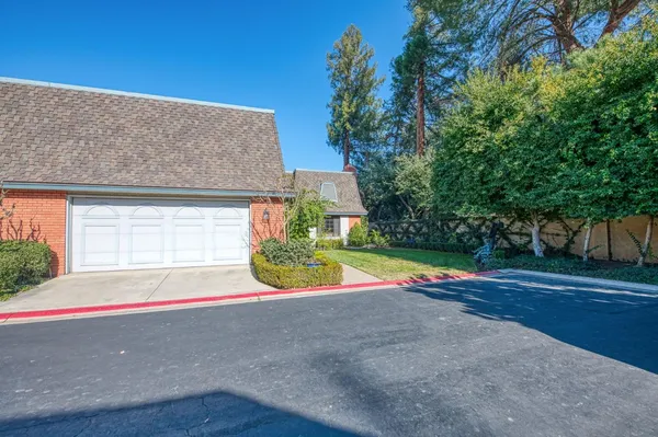 $549,995 | 2806 West Kensington Lane, Fresno, CA 93711