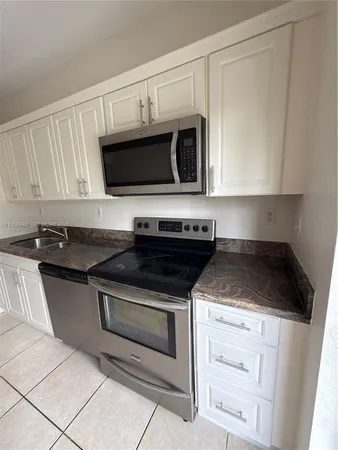$2,500 | 6912 Northwest 179th Street, Unit 106, Hialeah, FL 33015