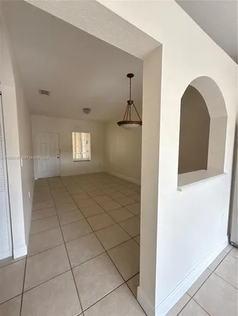 $2,500 | 6912 Northwest 179th Street, Unit 106, Hialeah, FL 33015