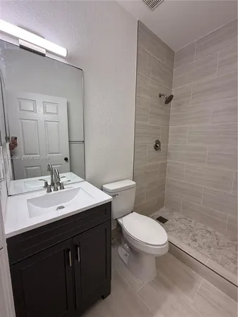 $2,500 | 6912 Northwest 179th Street, Unit 106, Hialeah, FL 33015