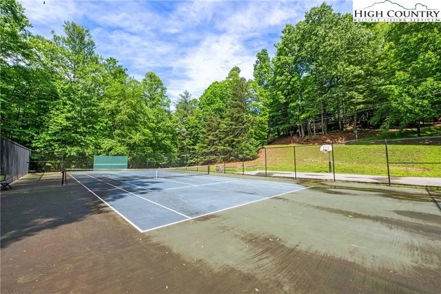 a view of a tennis court