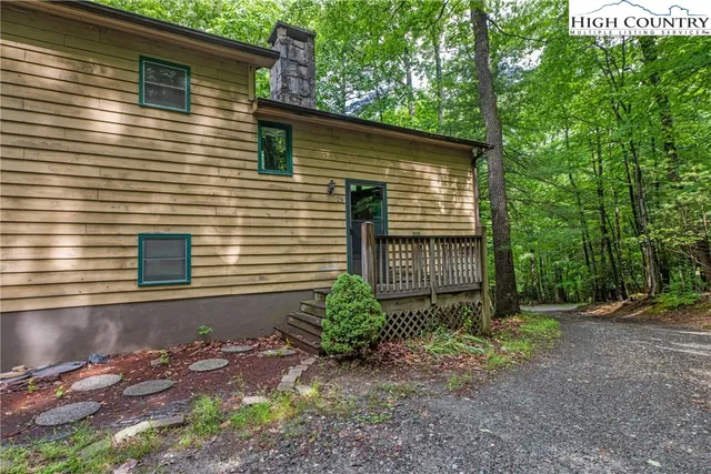a view of a house with backyard and garden