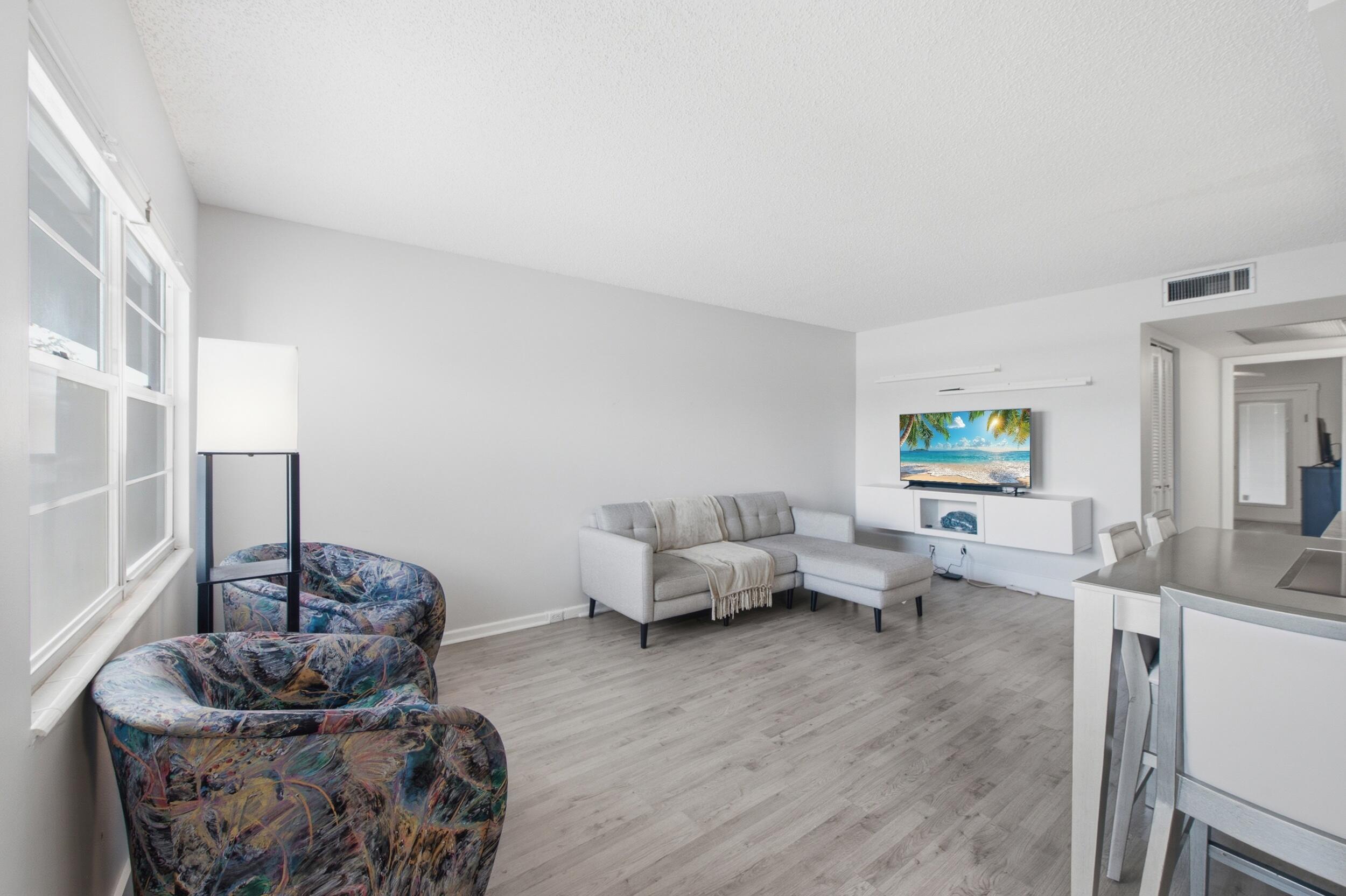 1048 Lincoln C Boca Raton, FL 33434 - Photo 6 of 36 7__dsc6531