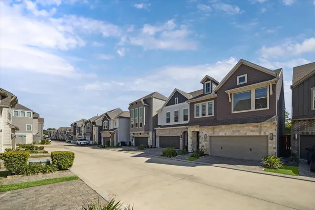 $3,000 | 10961 Hewitt Cliff Lane, Houston, TX 77043