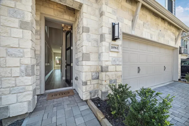 $3,000 | 10961 Hewitt Cliff Lane, Houston, TX 77043