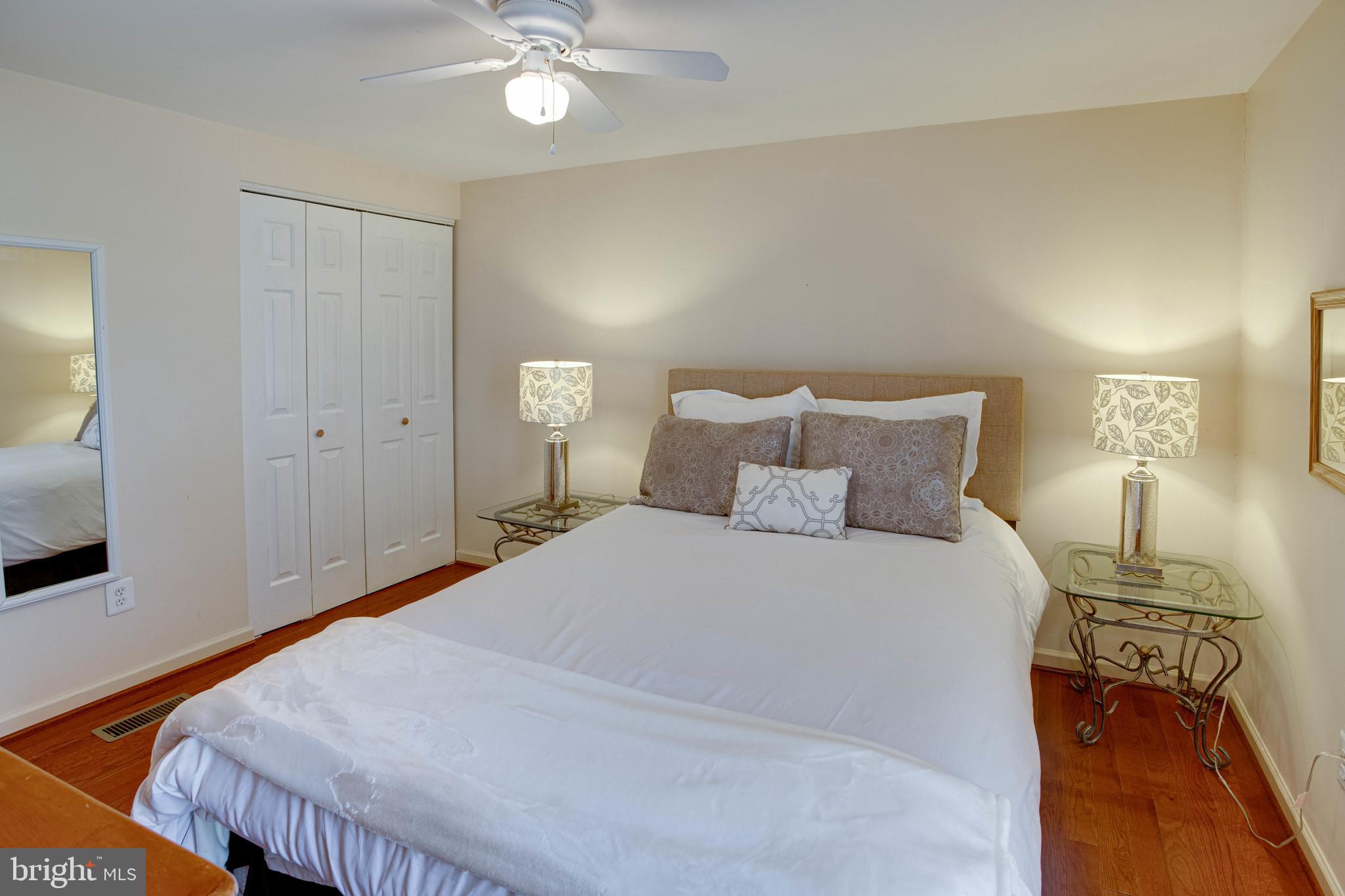 11946 Appling Valley Road Fairfax, VA 22030 - Photo 36 of 58 Guest bedroom on upper level