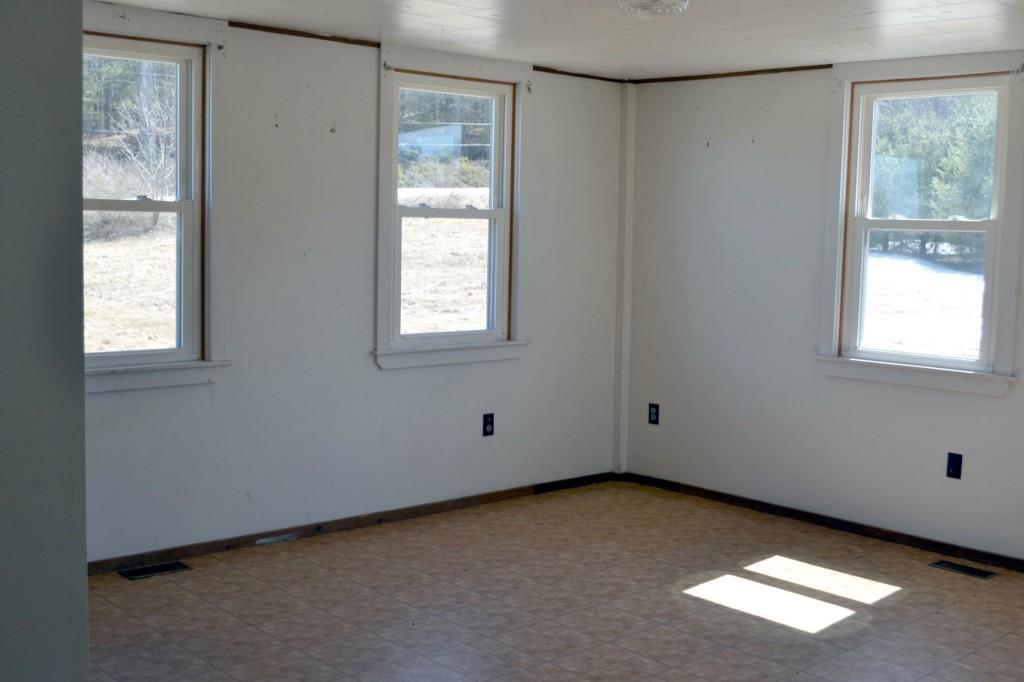 477 Main Road Westport Island, ME 04578 - Photo 23 of 33 Again, the south side living area....
