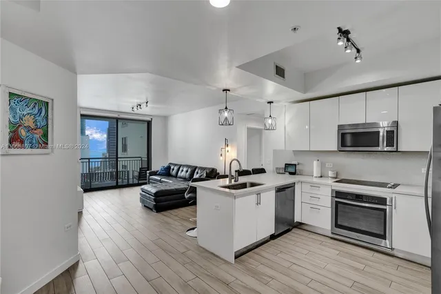 $659,000 | 999 Southwest 1st Avenue, Unit 1807, Miami, FL 33130