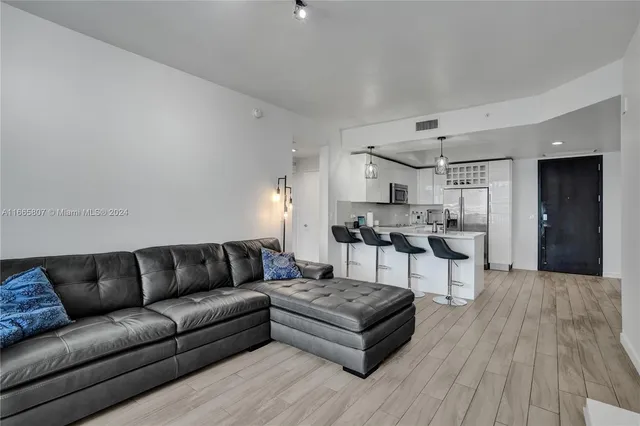 $659,000 | 999 Southwest 1st Avenue, Unit 1807, Miami, FL 33130