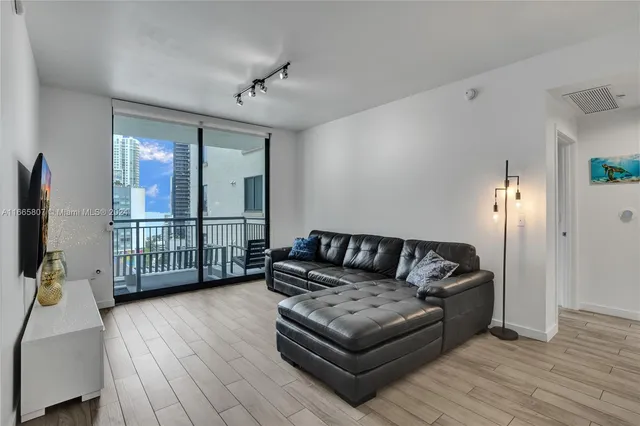 $659,000 | 999 Southwest 1st Avenue, Unit 1807, Miami, FL 33130