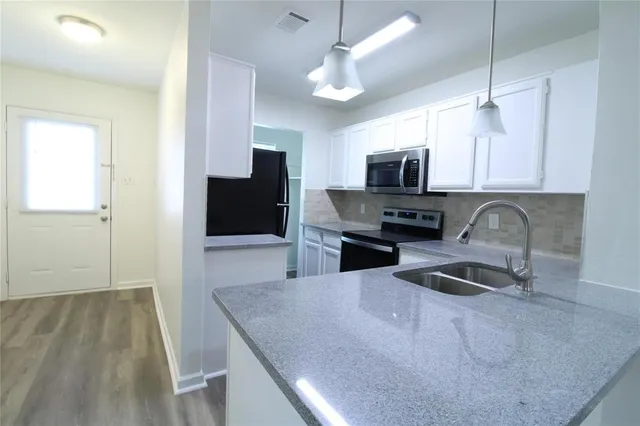 $1,600 | 605 Carriagehouse Lane, Unit B2, Garland, TX 75040