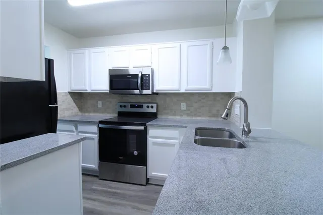 $1,600 | 605 Carriagehouse Lane, Unit B2, Garland, TX 75040