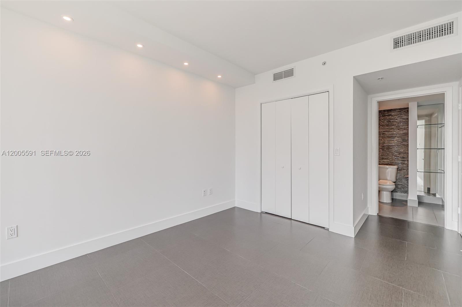 92 Southwest 3rd Street, Unit 2212 Miami, FL 33130 - Photo 33 of 50