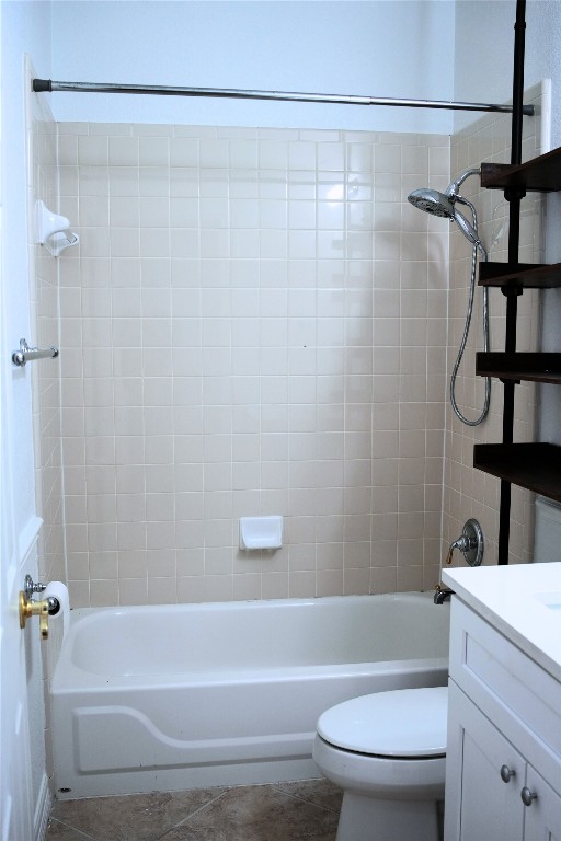 9501 Aire Libre Drive Austin, TX 78726 - Photo 21 of 38 a bathroom with a shower a toilet and a bathtub