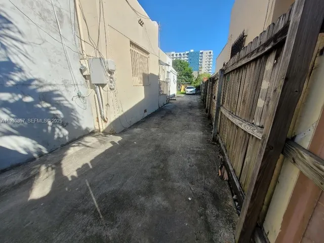 $1,200 | 1767 Northwest 5th Street, Unit 3, Miami, FL 33125