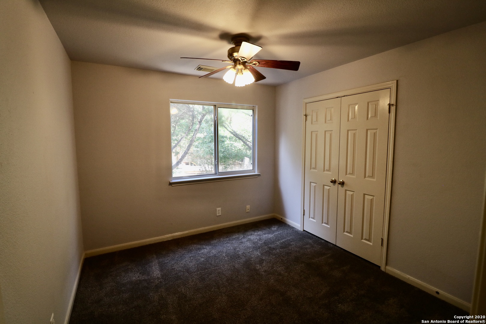 7 Claybrook San Antonio, TX 78254 - Photo 17 of 21 a view of room with window and ceiling fan