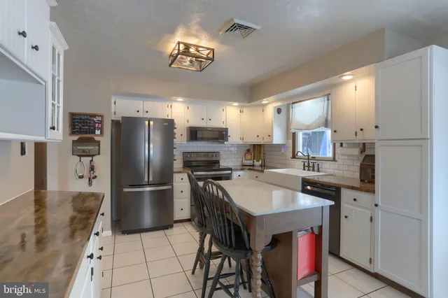 $415,000 | 121 Mimosa Lane, Leesport, PA 19533