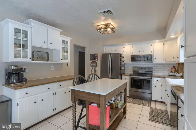 $415,000 | 121 Mimosa Lane, Leesport, PA 19533