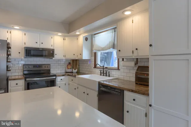 $415,000 | 121 Mimosa Lane, Leesport, PA 19533